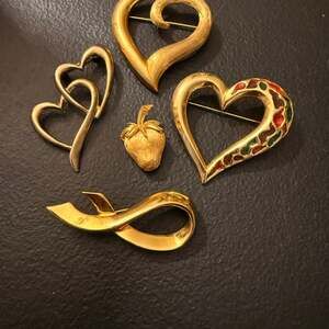 Vintage Gold Tone Brooch Lot of 5 - Hearts, Strawberry, and Ribbon Pins